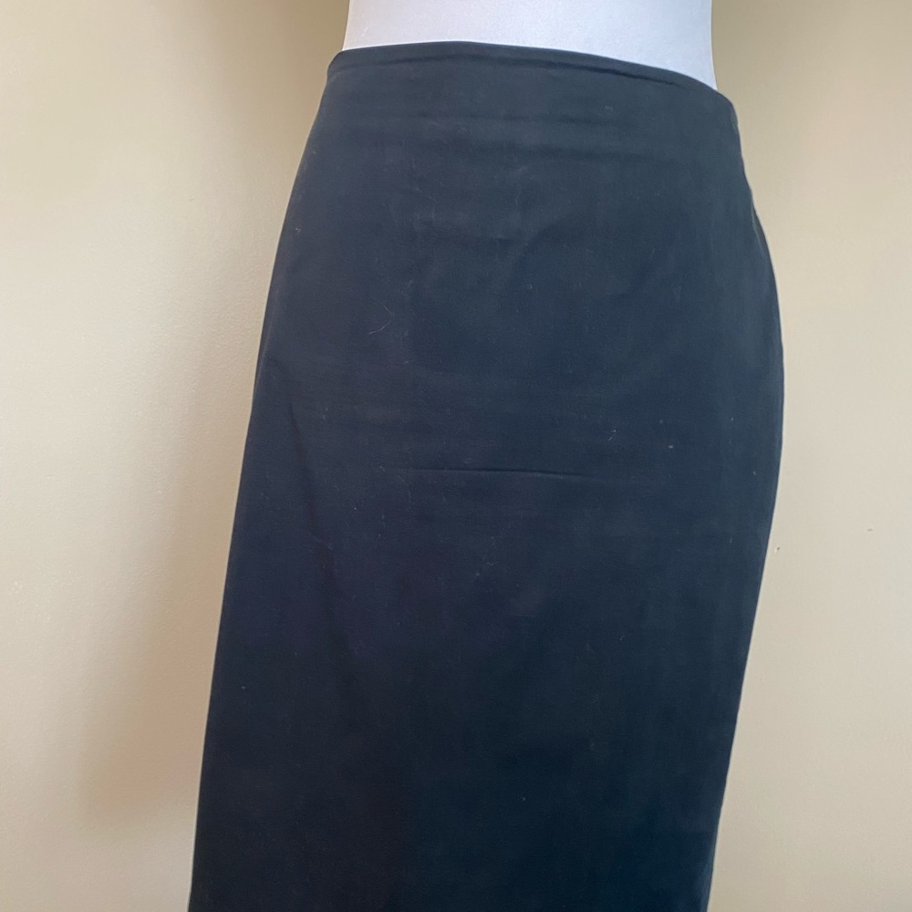 Ann Taylor black pencil skirt, lined, size 6
